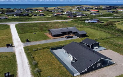 Anett - 400M from the Sea
