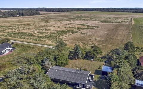 Birgid - 900M from the Sea: Bois, Tache De Bois, Planche, Dur, Chalet, Plate-Forme, Siding, Ombre, Parquet, Batiments Jardin