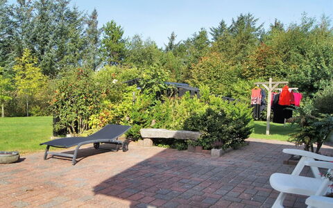Antonella - 850M from the Sea: Maison, Domicile, Porte, Toit, Chalet, Biens, Jardin, Ombre, Siding, Cour