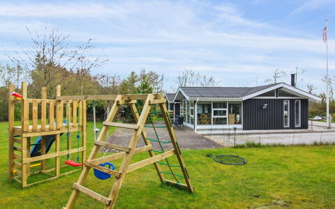 Antonella - 850M from the Sea: Maison, Domicile, Porte, Toit, Chalet, Biens, Jardin, Ombre, Siding, Cour