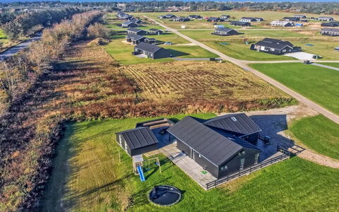 Aldina - 1.5Km from the Sea: Toit, Maison, Domicile, Chalet, Siding, Biens, Allée, Batiments Jardin, Cour, Cabanon