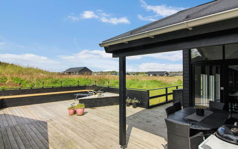Aldina - 1.5Km from the Sea: Toit, Maison, Domicile, Chalet, Siding, Biens, Allée, Batiments Jardin, Cour, Cabanon
