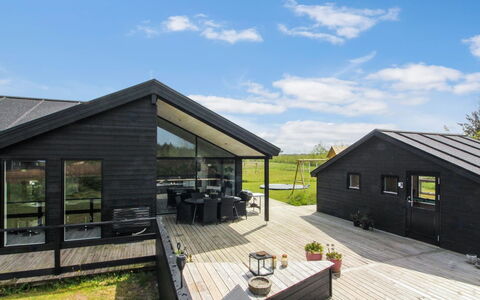 Aldina - 1.5Km from the Sea: Toit, Maison, Domicile, Chalet, Siding, Biens, Allée, Batiments Jardin, Cour, Cabanon