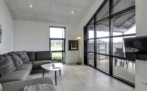 Juho - 900M from the Sea: Meubles, Design Intérieur, Chaise, Sol, Table, Recours, Sol, Plafond, Pièce, Eco Hôtel