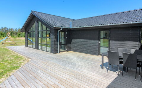 Juho - 900M from the Sea: Meubles, Design Intérieur, Chaise, Sol, Table, Recours, Sol, Plafond, Pièce, Eco Hôtel