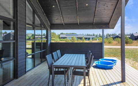 Juho - 900M from the Sea: Meubles, Design Intérieur, Chaise, Sol, Table, Recours, Sol, Plafond, Pièce, Eco Hôtel