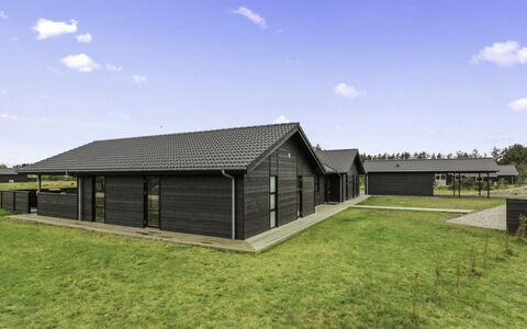 Juho - 900M from the Sea: Meubles, Design Intérieur, Chaise, Sol, Table, Recours, Sol, Plafond, Pièce, Eco Hôtel
