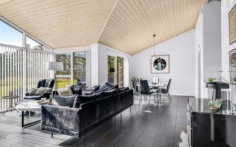 Meino - 1.4Km from the Sea: Design Intérieur, Plafond, Canapé, Domicile, Meubles, Salon, Sol, Sol, Table Basse