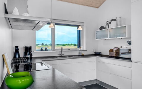 Meino - 1.4Km from the Sea: Cuisine, Comptoir, Design Intérieur, Luminaire, Sol, Plafond, Appareil De Cuisine, Cabinetry, Électroménager, Éclairage