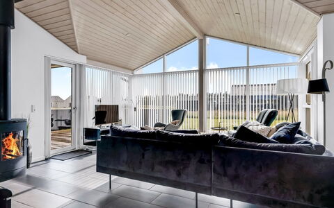 Meino - 1.4Km from the Sea: Plafond, Domicile, Design Intérieur, Meubles, Sol, Salon, Canapé, Chalet, Chaise