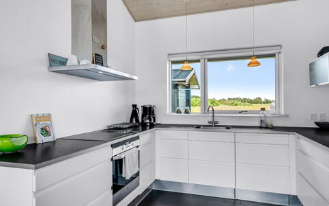 Meino - 1.4Km from the Sea: Cuisine, Comptoir, Sol, Appareil De Cuisine, Design Intérieur, Cabinetry, Plafond, Principaux Appliance, Électroménager, Sol