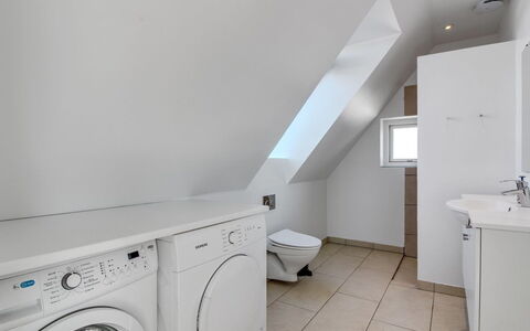 Kimon - 600M from the Sea: Architecture, Toit, Domicile, Composite, Daylighting, Siding, Allée