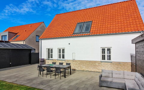 Kimon - 600M from the Sea: Architecture, Toit, Domicile, Composite, Daylighting, Siding, Allée