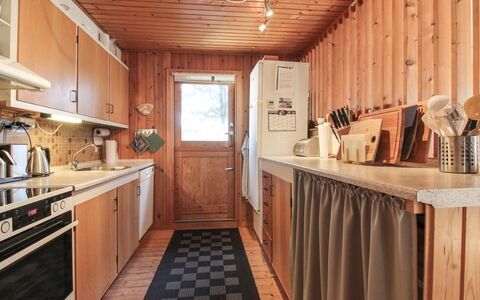 Lis - 300M from the Sea: Bois, Cuisine, Appareil De Cuisine, Sol, Comptoir, Principaux Appliance, Design Intérieur, Cabinetry, Meubles, Sol