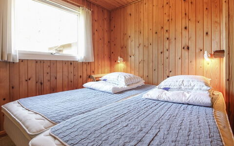 Lis - 300M from the Sea: Lit, Chambre, Bois, Drap De Lit, Design Intérieur, Sol, Sol, Literie, Plafond, Meubles