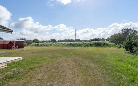 Karlsson - 500M from the Sea: Ciel, Bleu, Jour, Herbe, Vert, Nuage, Prairie, Plaine, Écorégion, Lot Terre