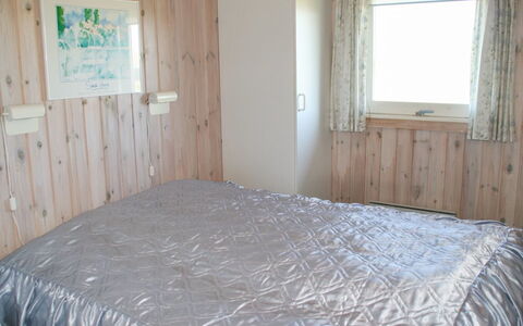 Kaija - 300M from the Sea: Chambre, Lit, Bois, Sol, Sol, Drap De Lit, Design Intérieur, Meubles, Literie, Linge