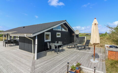 Kaija - 300M from the Sea: Bleu, Bois, Maison, Domicile, Chalet, Planche, Ombre, Dur, Plate-Forme, Boardwalk