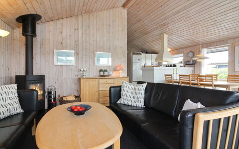 Kaija - 300M from the Sea: Bois, Plafond, Maison, Domicile, Chalet, Meubles, Dur, Salon, Pièce, Tache De Bois