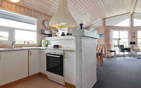 Kaija - 300M from the Sea: Bois, Plafond, Sol, Design Intérieur, Sol, Meubles, Pièce, Domicile, Cuisine, Luminaire
