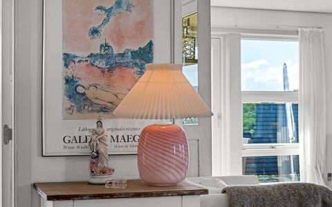 Majvor - 100M from the Sea: Meubles, Canapé, Design Intérieur, Sol, Salon, Sol, Throw Pillow, Pièce, Oreiller