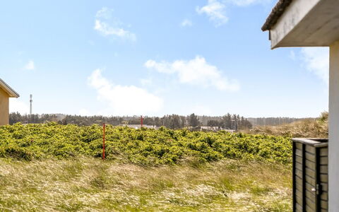 Majvor - 100M from the Sea: Toit, Maison, Domicile, Chalet, Siding, Biens, Allée, Batiments Jardin, Cour, Cabanon