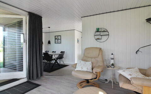 Demus - 900M from the Sea: Design Intérieur, Bois, Plafond, Meubles, Sol, Sol, Domicile, Chaise, Salon, Pièce