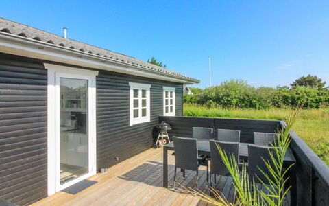 Demus - 900M from the Sea: Bois, Chalet, Planche, Plate-Forme, Dur, Ombre, Siding, Tache De Bois, Porche, Balcon