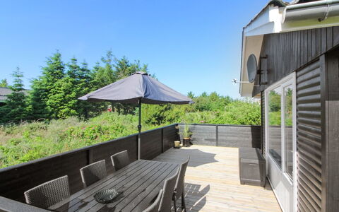 Demus - 900M from the Sea: Bois, Parquet, Porche, Plate-Forme, Domicile, Dur, Composite, Planche, Ombre, Tache De Bois