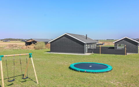 Eveline - 1.5Km from the Sea: Toit, Maison, Domicile, Chalet, Siding, Biens, Allée, Batiments Jardin, Cour, Cabanon