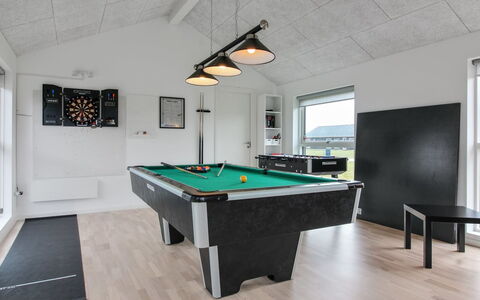 Eveline - 1.5Km from the Sea: Toit, Maison, Domicile, Chalet, Siding, Biens, Allée, Batiments Jardin, Cour, Cabanon