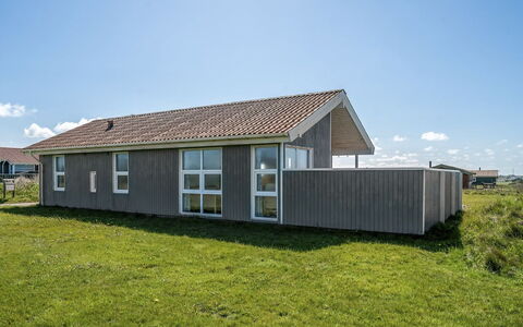Thorbiorn - 350M from the Sea: Bois, Tache De Bois, Planche, Dur, Chalet, Plate-Forme, Siding, Ombre, Parquet, Batiments Jardin