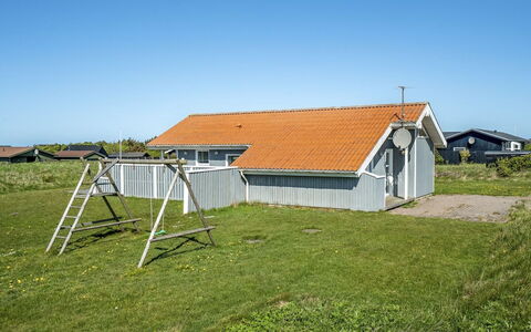 Thorbiorn - 350M from the Sea: Bois, Tache De Bois, Planche, Dur, Chalet, Plate-Forme, Siding, Ombre, Parquet, Batiments Jardin