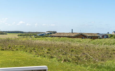 Thorbiorn - 350M from the Sea: Maison, Domicile, Toit, Zone Résidentielle, Chalet, Biens, Ferme, Pelouse, Aménagement Paysager, Siding