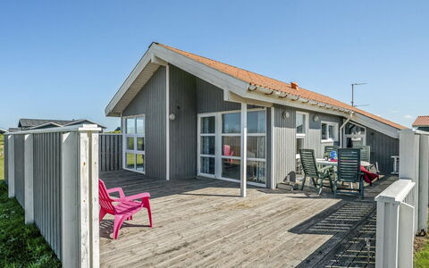 Thorbiorn - 350M from the Sea: Maison, Domicile, Toit, Zone Résidentielle, Chalet, Biens, Ferme, Pelouse, Aménagement Paysager, Siding