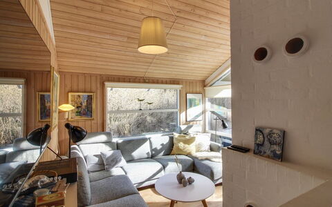 Ømod - 300M from the Sea: Design Intérieur, Bois, Sol, Plafond, Meubles, Sol, Canapé, Salon, Pièce, Luminaire