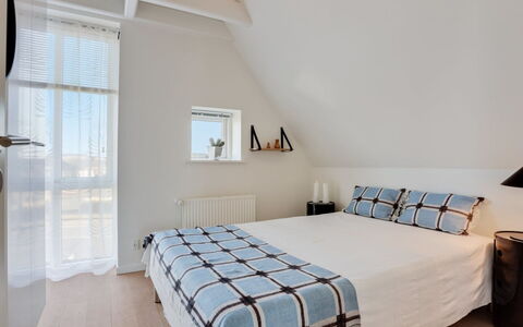 Thythulf - 550M from the Sea: Design Intérieur, Meubles, Sol, Sol, Lit, Chambre, Bois, Plafond, Pièce, Éclairage