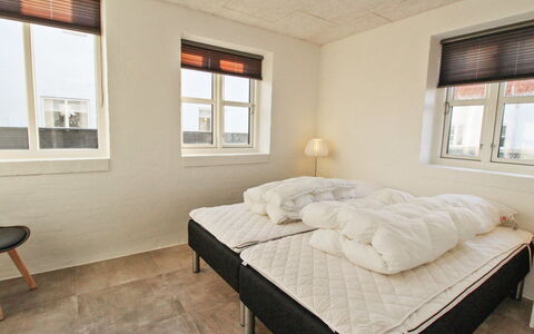 Halldis - 600M from the Sea: Sol, Chambre, Lit, Sol, Mur, Bois, Design Intérieur, Meubles, Drap De Lit, Literie