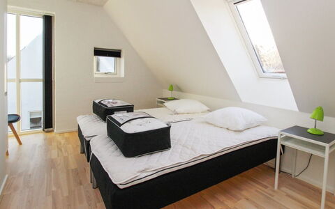 Halldis - 600M from the Sea: Meubles, Design Intérieur, Lit, Sol, Sol, Chambre, Bois, Literie, Pièce, Drap De Lit