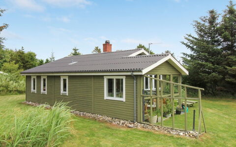 Ele - 900M from the Sea: Maison, Domicile, Porte, Toit, Chalet, Biens, Jardin, Ombre, Siding, Cour