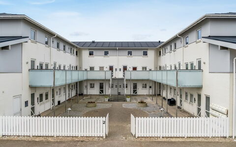 Radica - 50M from the Sea: Composite, Fenêtre À Guillotine, Daylighting, Siding, Balcon