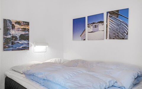Radica - 50M from the Sea: Chambre, Lit, Literie, Drap De Lit, Linge, Gelé, Cadre De Lit, Neige, L'Hiver, Calotte Glaciaire