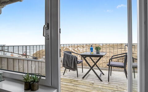 Radica - 50M from the Sea: Bois, Meubles, Sol, Balcon, Chaise, Plate-Forme, Dur, Mer, Parquet, Appartement