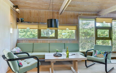 Aiva - 1.5Km from the Sea: Meubles, Design Intérieur, Chaise, Sol, Table, Recours, Sol, Plafond, Pièce, Eco Hôtel