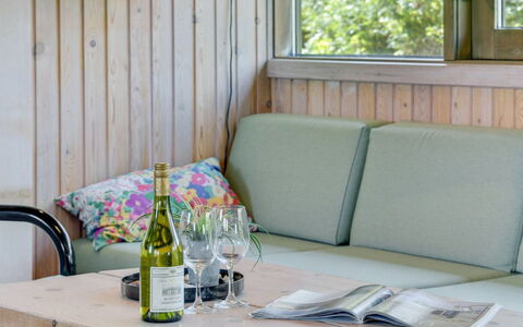 Aiva - 1.5Km from the Sea: Meubles, Design Intérieur, Chaise, Sol, Table, Recours, Sol, Plafond, Pièce, Eco Hôtel