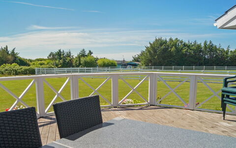 Tayna - 300M from the Sea: Domicile, Chalet, Porche, Siding, Ferme, Structure En Plein Air