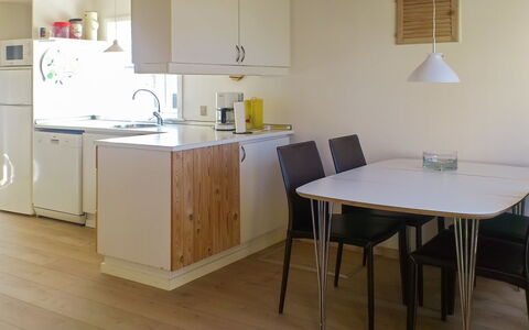 Armi - 75M from the Sea: Chalet, Jardin, Siding, Batiments Jardin, Ombre, Cour, Arrière-Cour, Pelouse, Ferme, Aménagement Paysager
