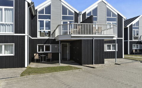 Chris - 750M from the Sea: Bleu, Chalet, Maison, Domicile, Ferme, Biens, Siding