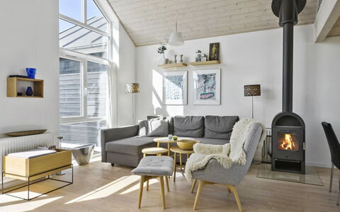 Chris - 750M from the Sea: Bleu, Chalet, Maison, Domicile, Ferme, Biens, Siding