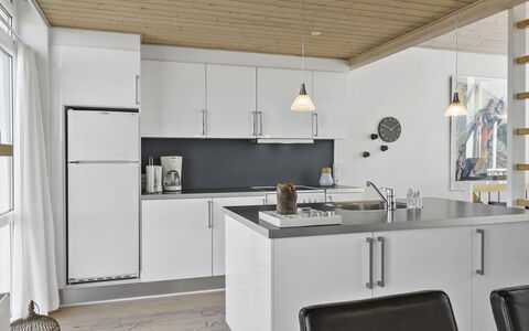 Chris - 750M from the Sea: Bleu, Chalet, Maison, Domicile, Ferme, Biens, Siding